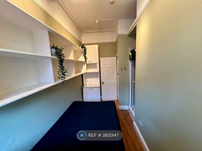 1 Bedroom Flat To Rent In Castletown Road, London, W14