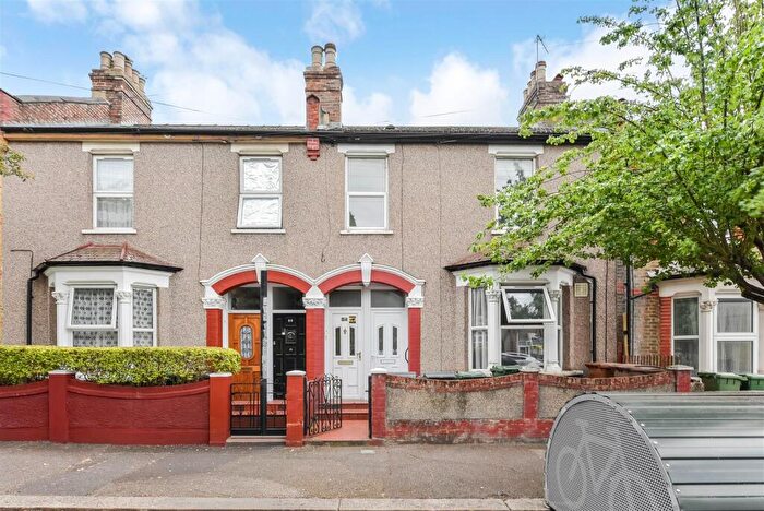 2 Bedroom Maisonette To Rent In Camden Road, Walthamstow, E17