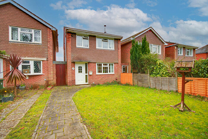 3 Bedroom Detached House For Sale In Potential To Improve! Detached Garage! No Forward Chain!, SO19