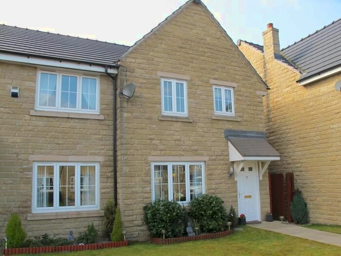 3 Bedroom Town House To Rent In School Street, Cottingley, Bingley BD16
