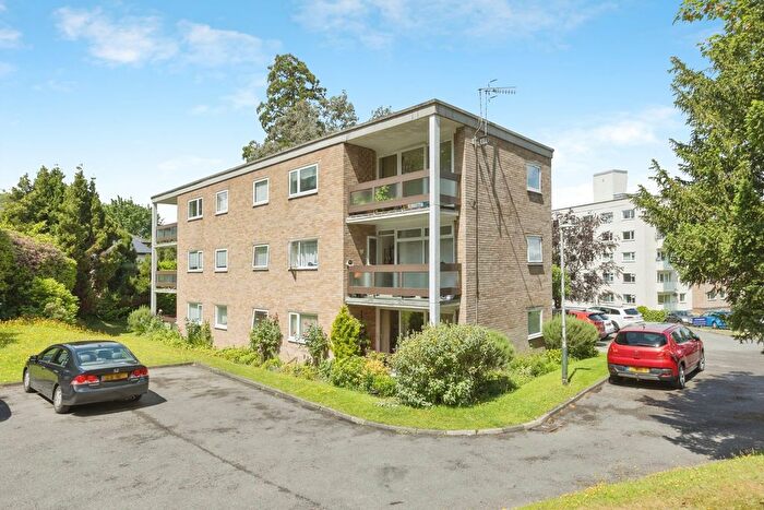 2 Bedroom Flat For Sale In Ferndale Close, Tunbridge Wells, Kent, TN2