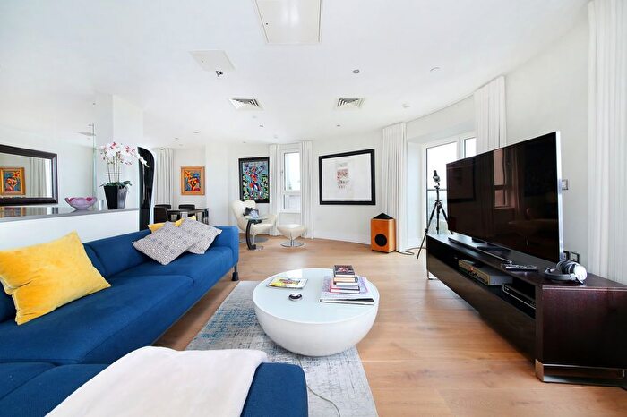 2 Bedroom Flat To Rent In St. Luke's Avenue, Clapham North, SW4