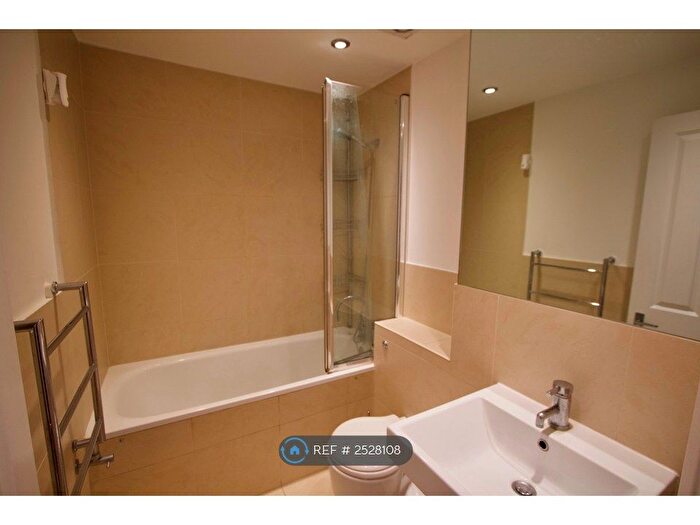 2 Bedroom Flat To Rent In Cartwright Gardens, London, WC1H