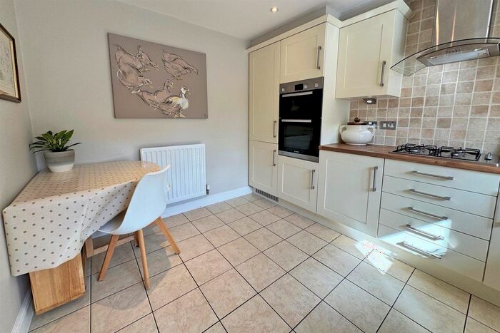 3 Bedroom Semi-Detached House For Sale In Wildwood Close, Chiddingfold, Godalming, GU8