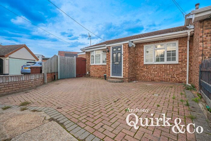 3 Bedroom Semi-detached Bungalow For Sale In Woodhurst Road, Canvey Island, SS8