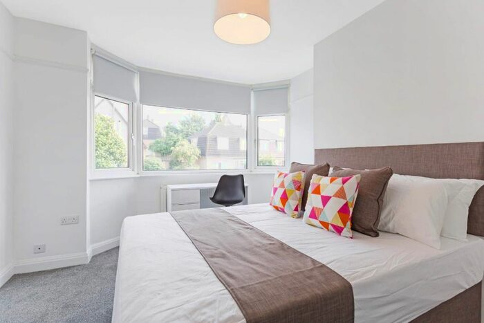 5 Bedroom Semi-Detached House To Rent In Kenmore Drive, Horfield, Bristol, BS7