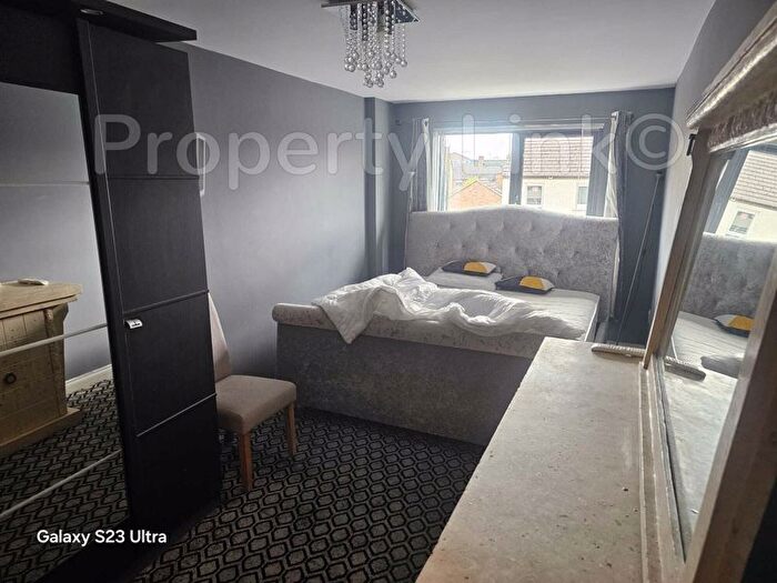 2 Bedroom Flat To Rent In Brown Square, Belfast, BT13