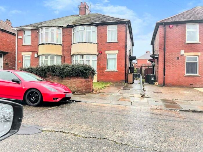 2 Bedroom Flat To Rent In Balkwell Avenue, North Shields, Tyne And Wear, NE29