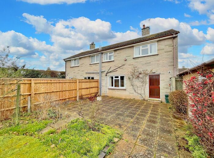 3 Bedroom Semi-Detached House For Sale In Larkhill Road, Abingdon, OX14