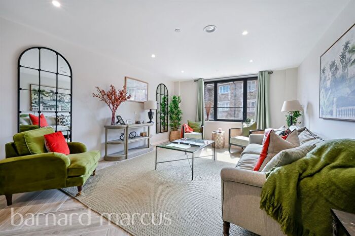 2 Bedroom Maisonette For Sale In Fallsbrook Road, London, SW16