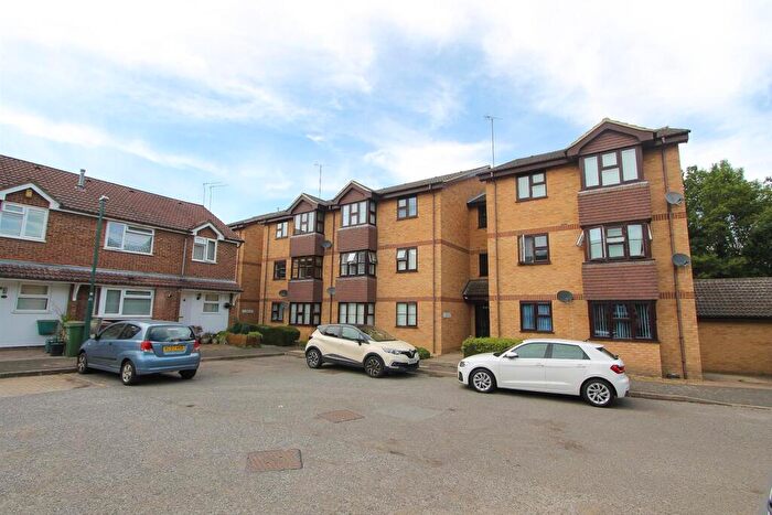 1 Bedroom Flat For Sale In Barons Court, Whelan Way, Wallington, SM6