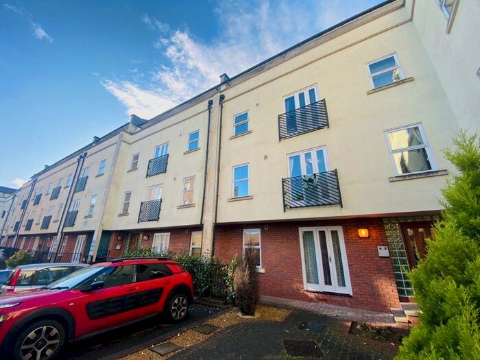 2 Bedroom Apartment To Rent In Midland Mews, Waterloo Road, BS2