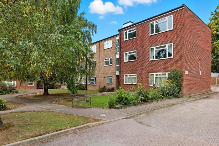 2 Bedroom Flat For Sale In London Road, Leigh-on-Sea, SS9