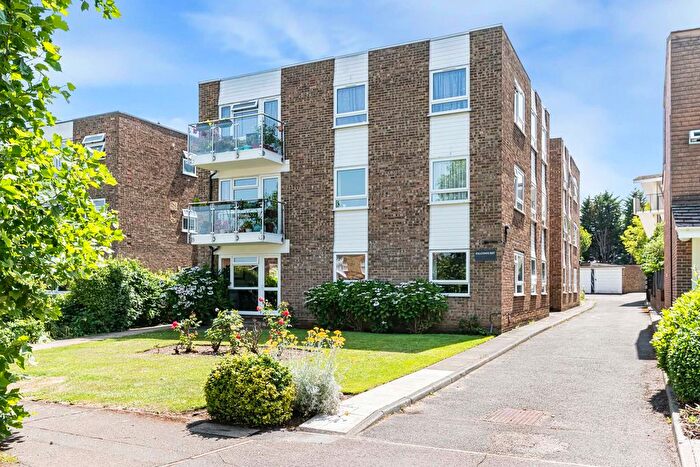 3 Bedroom Flat For Sale In The Park, Sidcup, DA14