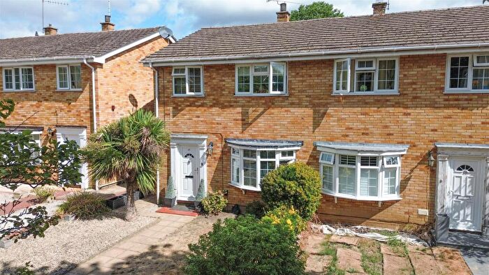 3 Bedroom House For Sale In Hanover Gardens, Farnborough, GU14