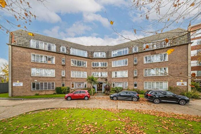 2 Bedroom Flat For Sale In Willesden Lane, Brondesbury Park, NW6