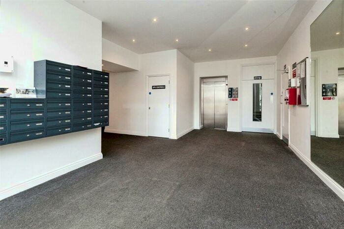 2 Bedroom Flat For Sale In London Road, Slough, Berkshire, SL3