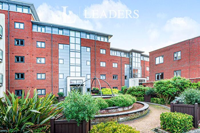 2 Bedroom Apartment To Rent In Kings Gate, Horsham, RH12