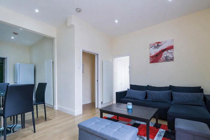 1 Bedroom Apartment For Sale In Holloway Road, London, N7