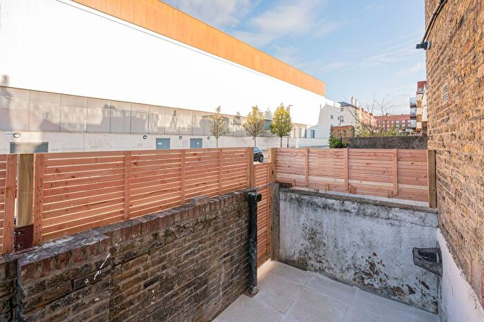 2 Bedroom Flat To Rent In Lewin Road, Streatham, London, SW16