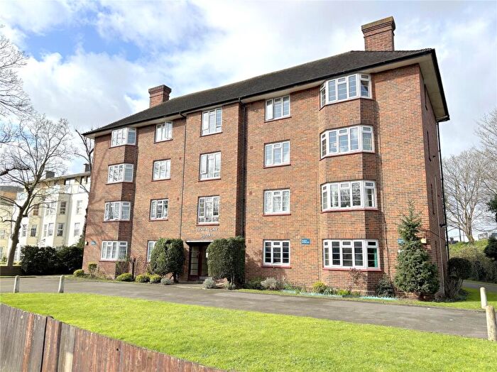 2 Bedroom Flat For Sale In Trafalgar Court, West Barnes Lane, New Malden, KT3