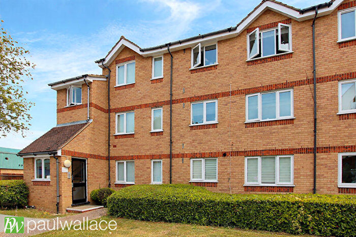 1 Bedroom Flat For Sale In Howard Close, Waltham Abbey, EN9