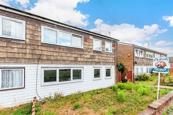 1 Bedroom Maisonette For Sale In Ifield Way, Gravesend, Kent, DA12