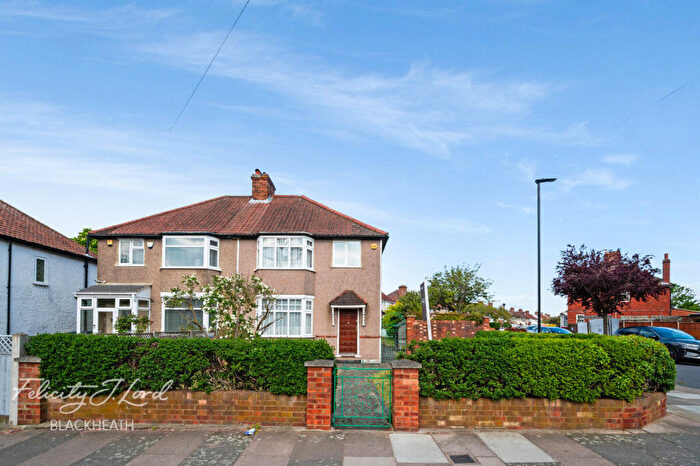 3 Bedroom Semi-Detached House For Sale In Hornfair Road, Charlton, SE7