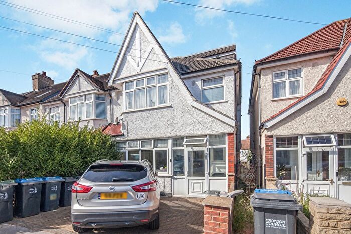 Studio To Rent In Darcy Road, London, SW16