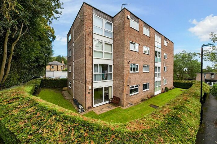 1 Bedroom Flat For Sale In Gledhow Wood Close, Oakwood, Leeds, LS8