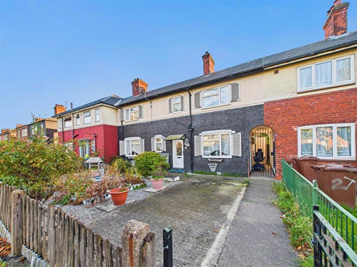 3 Bedroom Terraced House For Sale In Askew Avenue, Hull, HU4