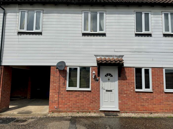 2 Bedroom Flat To Rent In Keats Square, South Woodham Ferrers, CM3