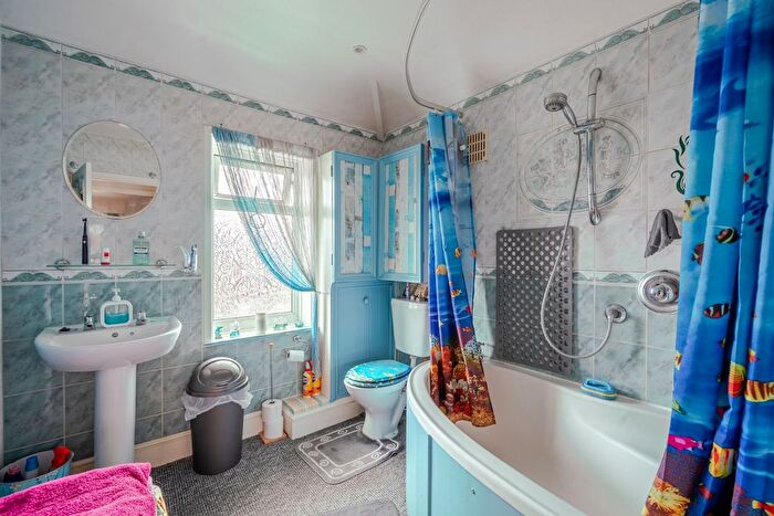 2 Bedroom End Of Terrace House For Sale In Middleton Road, Carshalton, SM5