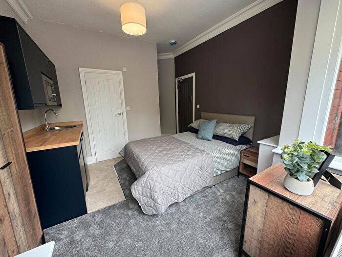 1 Bedroom Flat To Rent In Queens Avenue, Tunstall, ST6