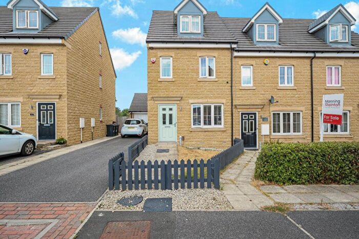 3 Bedroom Terraced House For Sale In Dobson Rise, Apperley Bridge, Bradford, BD10