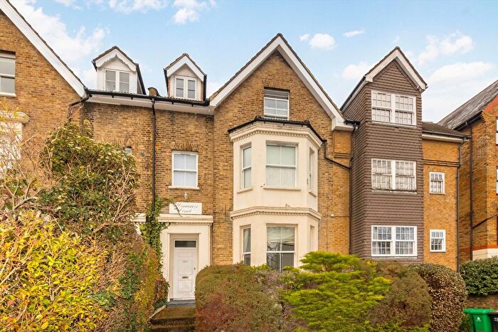 2 Bedroom Flat To Rent In Surbiton Hill Park, Surbiton, KT5