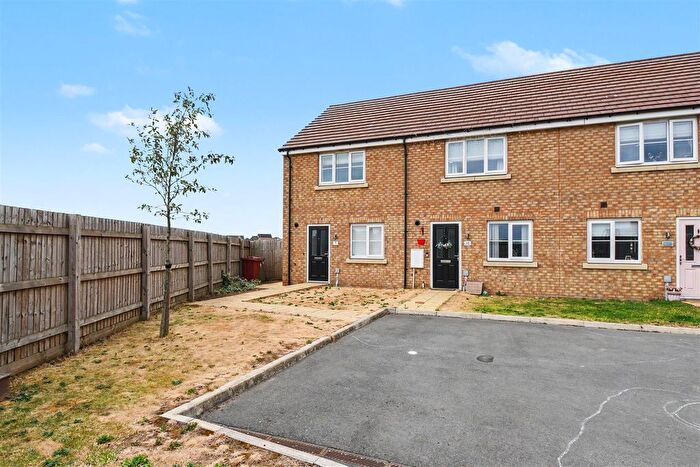 2 Bedroom End Of Terrace House For Sale In Greenshank Drive, Scunthorpe, DN16