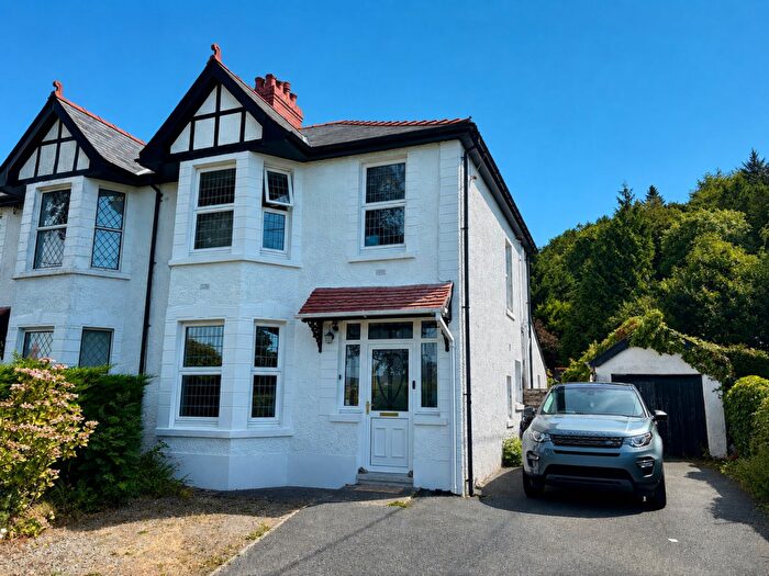 3 Bedroom Semi-Detached House For Sale In Llanybydder, SA40