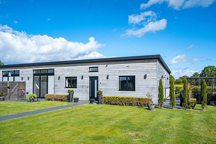 3 Bedroom Barn Conversion For Sale In Jennet Tree Lane, WR2