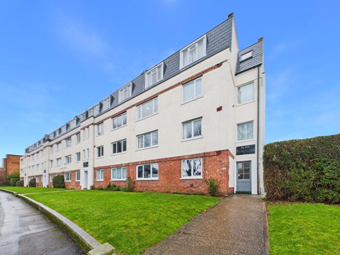 2 Bedroom Flat For Sale In Park Mansions, Cosham, PO6