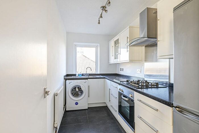 1 Bedroom Flat To Rent In Garden Road, London, SE20