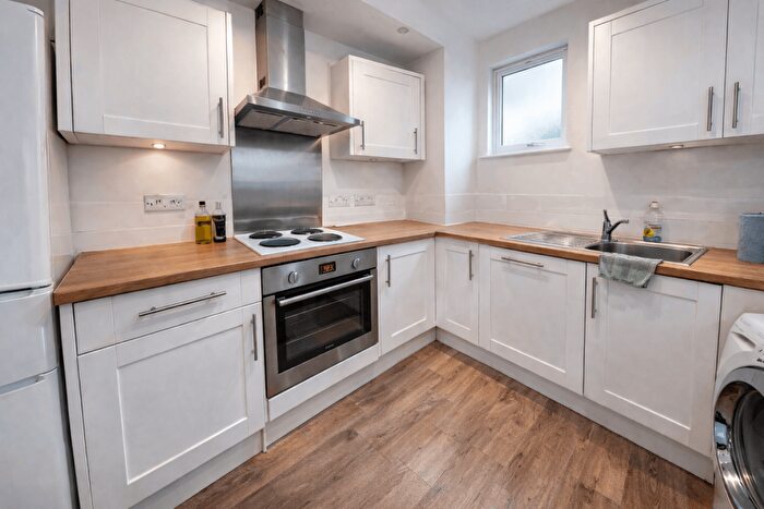 4 Bedroom Semi Detached House To Rent In Clifton Boulevard, Dunkirk, Nottingham, NG7