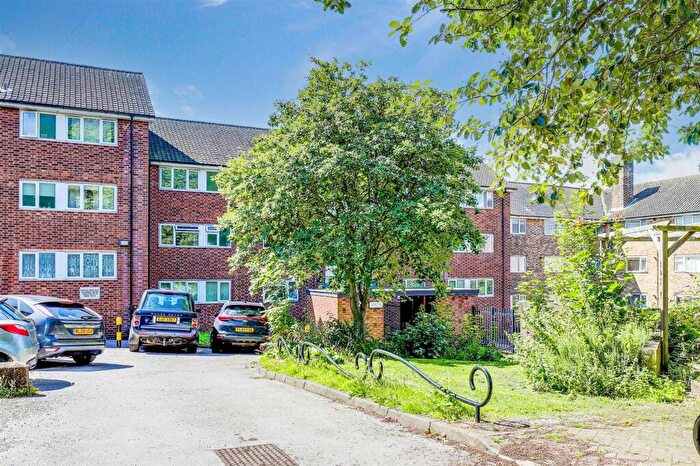 2 Bedroom Flat For Sale In Grafton Court, Nottingham, NG7