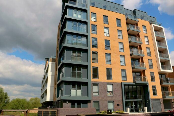 2 Bedroom Flat To Rent In Skylark House, Drake Way, Kennett Island, Reading, RG2