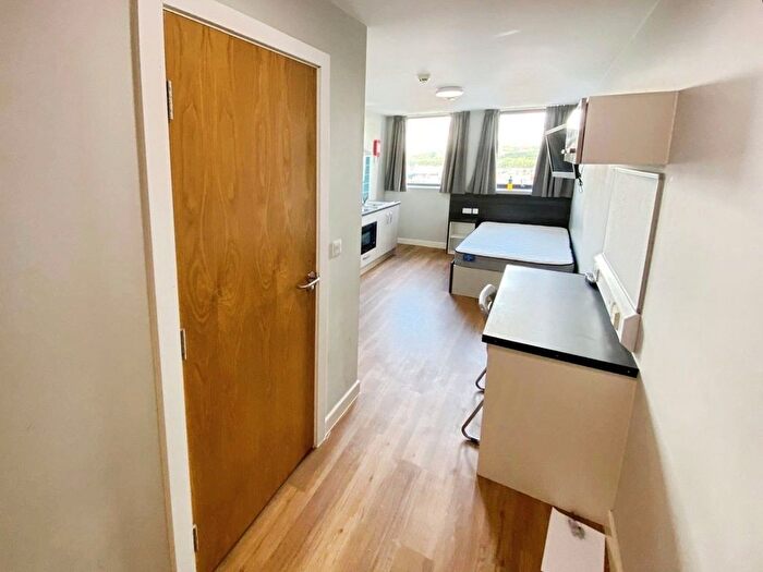 1 Bedroom Flat To Rent In Queen Street, Sheffield, South Yorkshire, S1