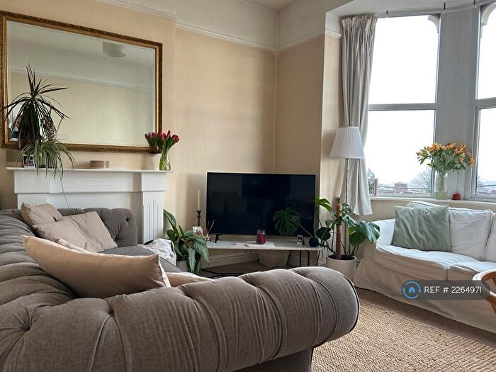 2 Bedroom Maisonette To Rent In Channel View Crescent, Portishead, Bristol, BS20