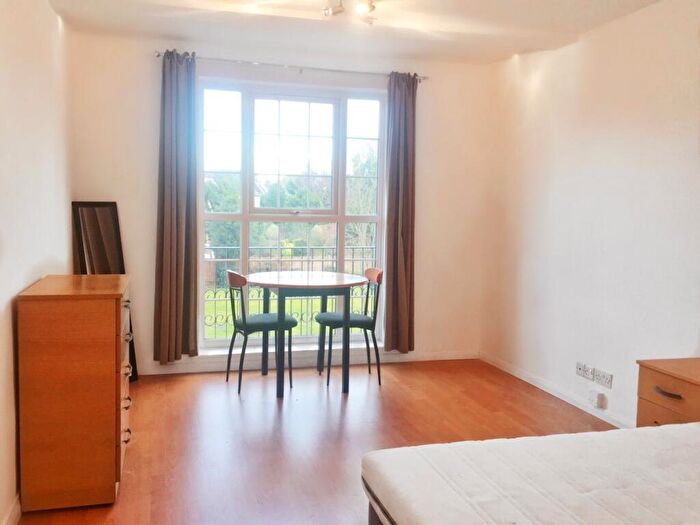 1 Bedroom Flat To Rent In Anstey Lodge, Enfield, EN1