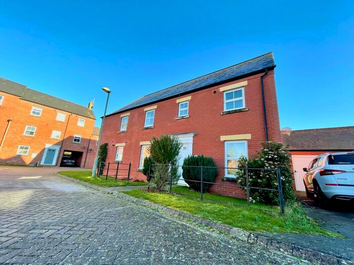 3 Bedroom Property To Rent In Meadowsweet Way, Banbury OX16