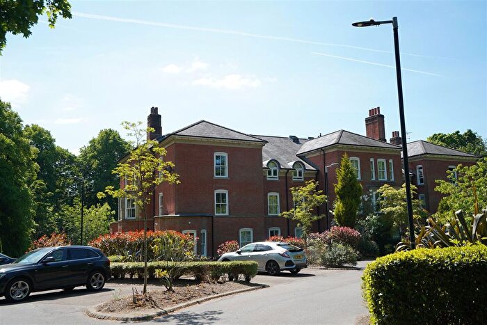 2 Bedroom Flat To Rent In Markland Hill, Bolton, BL1