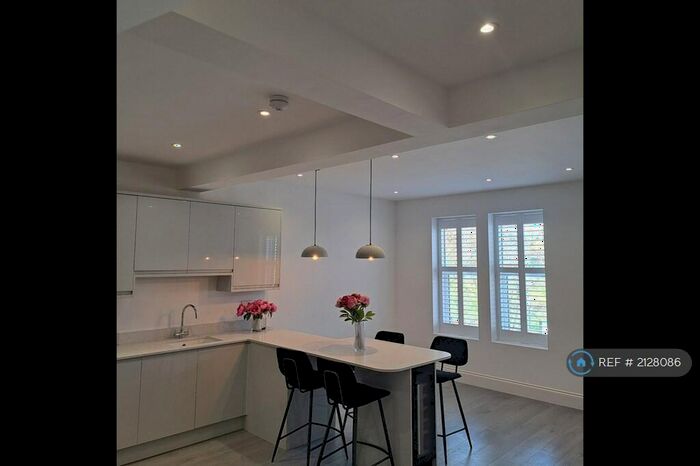 3 Bedroom Flat To Rent In Calder Road, Harrogate, HG2
